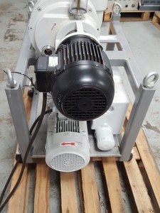 Thumbnail image of Pfeiffer Balzers WKP500A Vacuum Pump WOS 430 Leybold Sogevac SV100B AM 90 SX2 