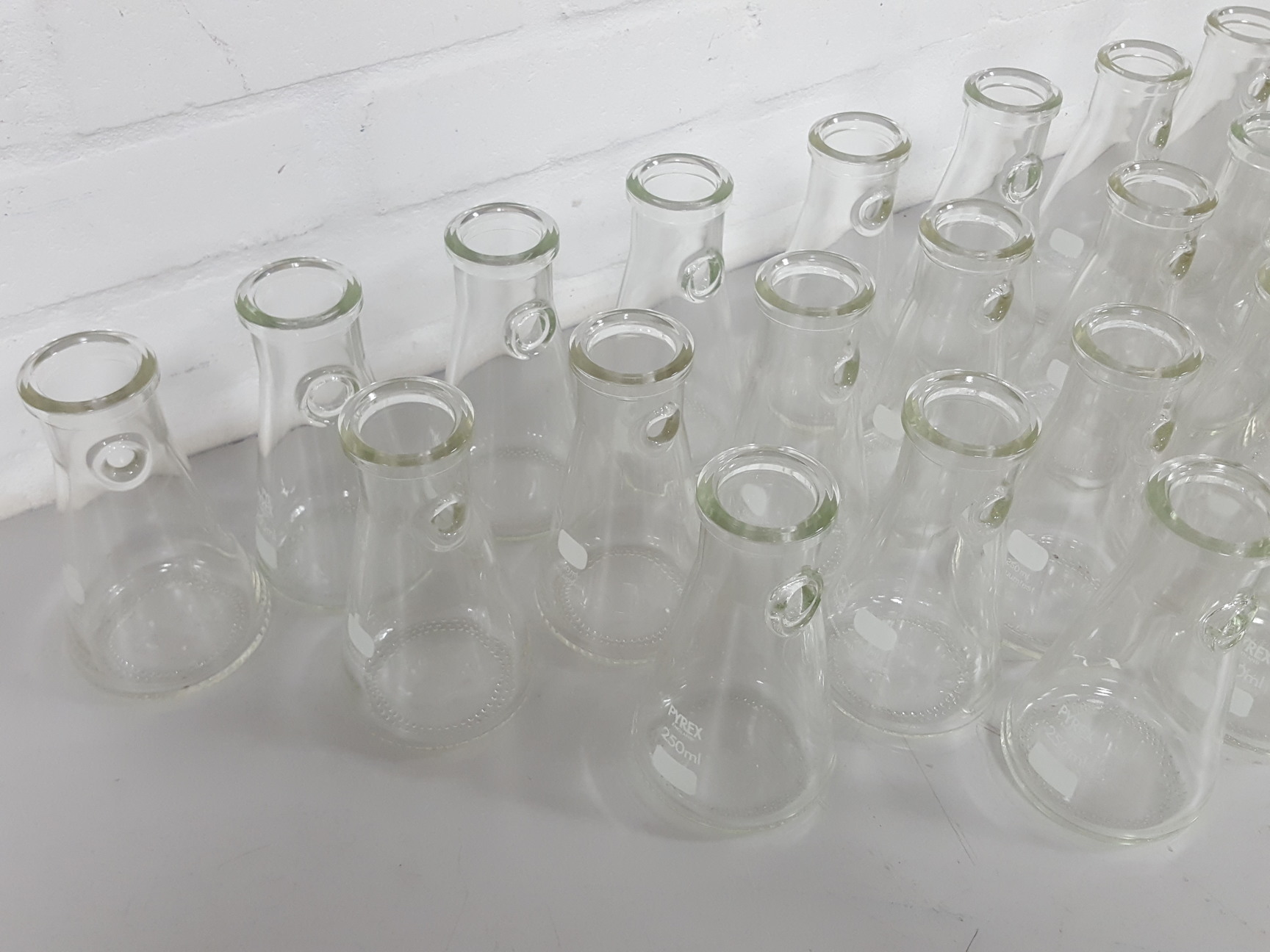 Image of Lot of 27x 250mL Duran / Erlenmeyer Flasks Lab Glassware Glass