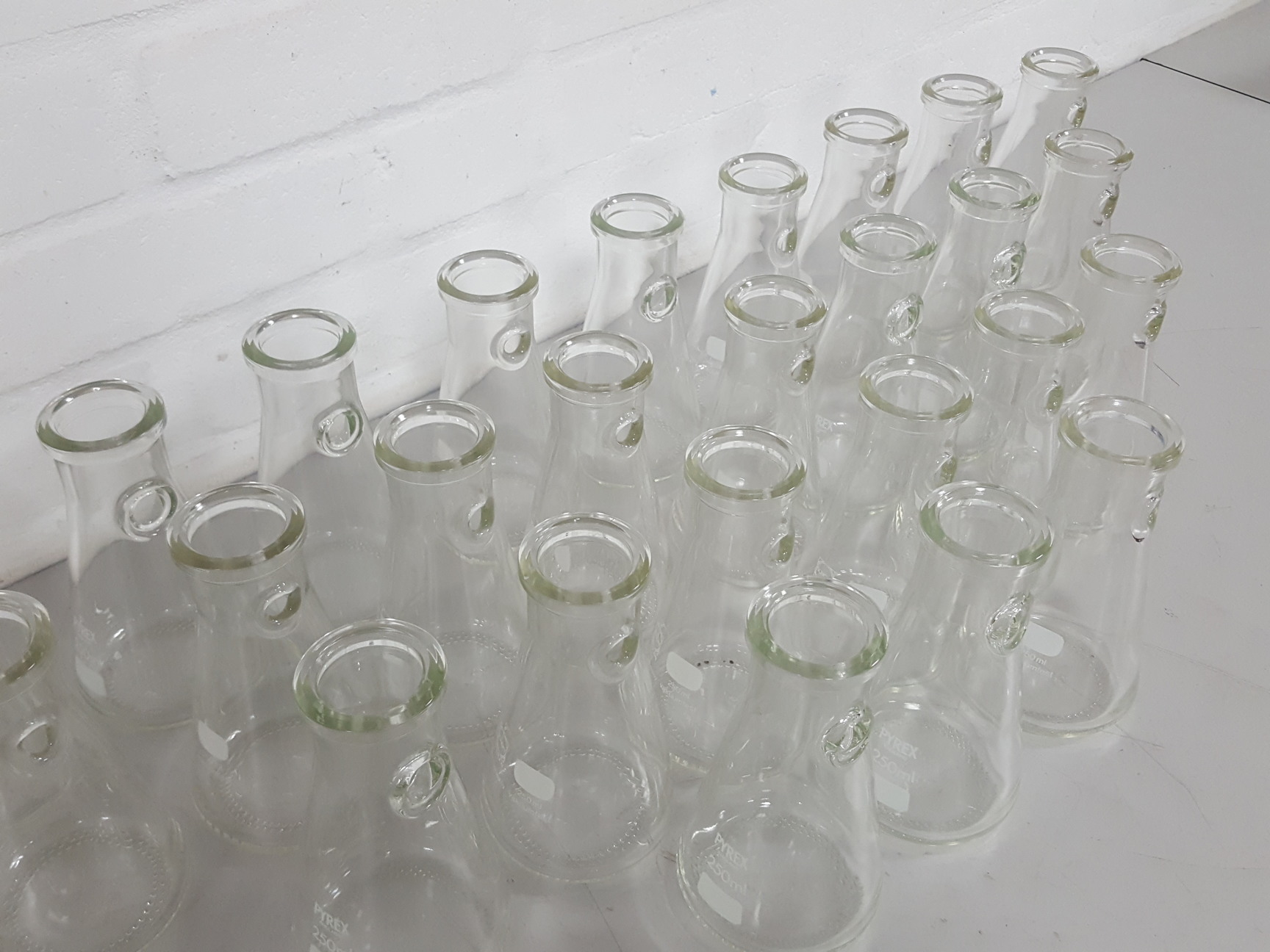 Image of Lot of 27x 250mL Duran / Erlenmeyer Flasks Lab Glassware Glass