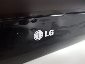 Thumbnail image of LG 22LG3050 22" LCD TV - Scratched Screen