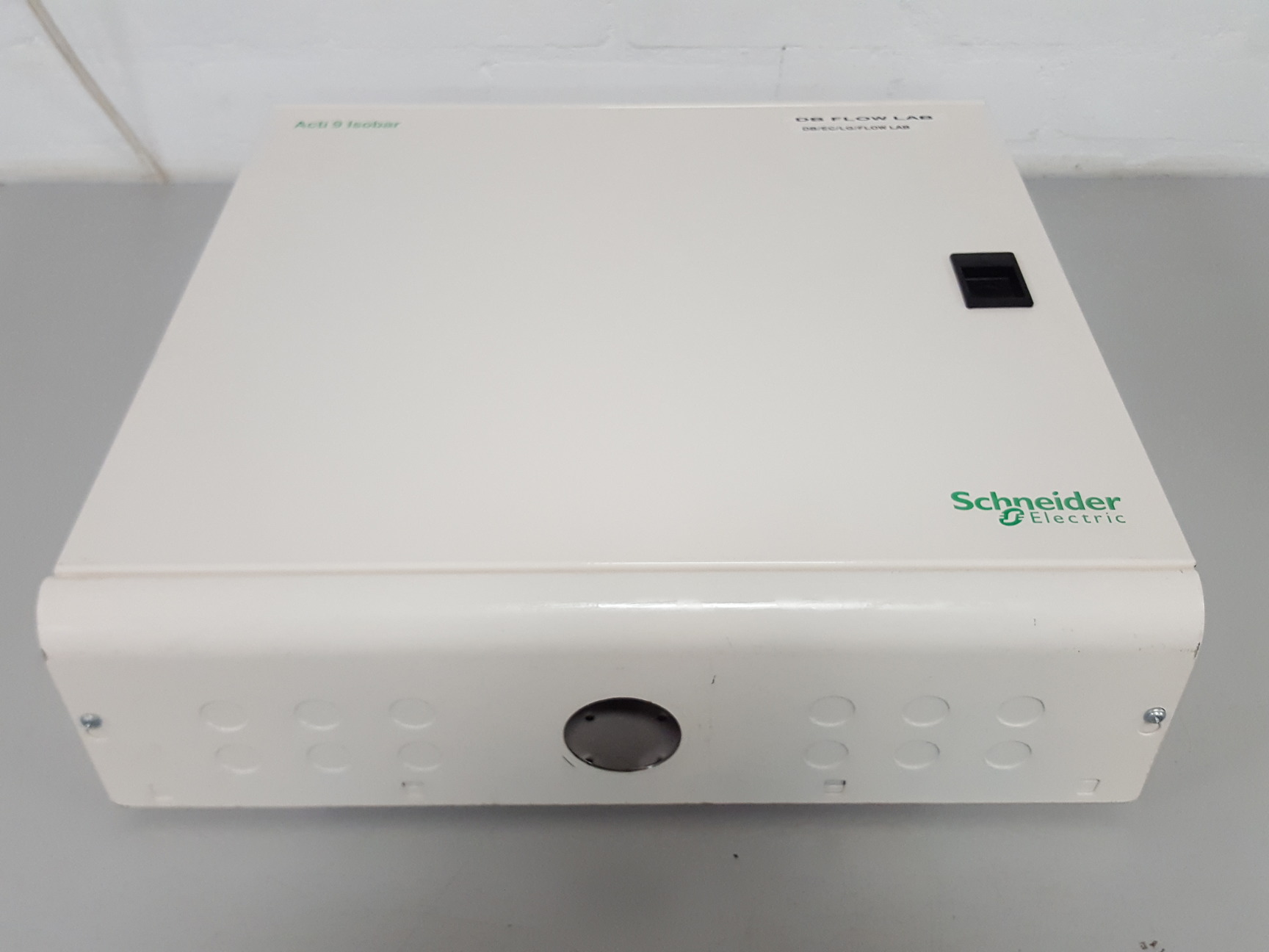 Image of Schneider SEA9BN4 Acti9 Isobar 4 Way TP Distribution Board DB Flow Water
