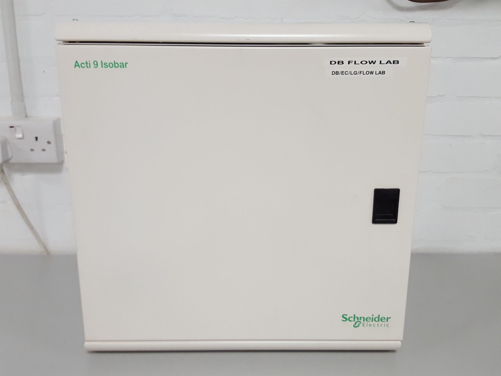 Image of Schneider SEA9BN4 Acti9 Isobar 4 Way TP Distribution Board DB Flow Water