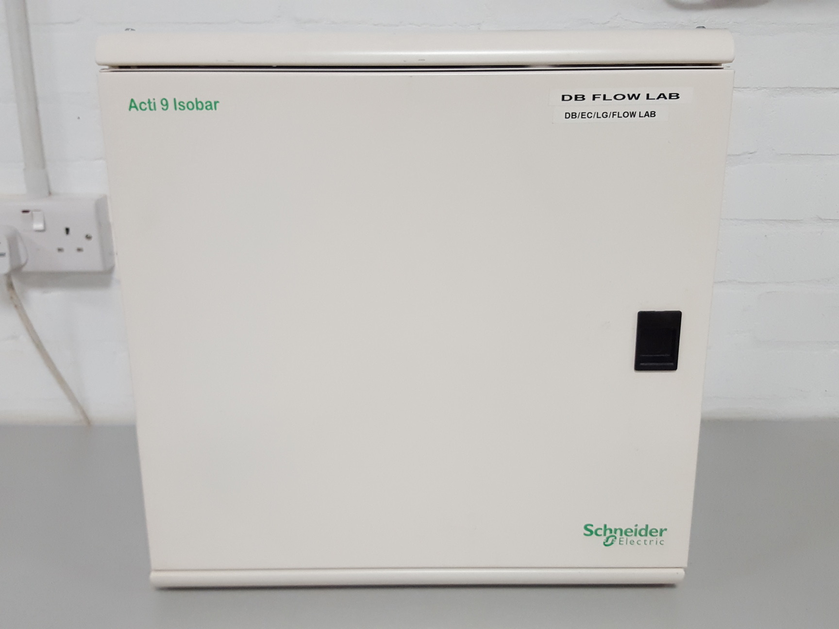 Image of Schneider SEA9BN4 Acti9 Isobar 4 Way TP Distribution Board DB Flow Water