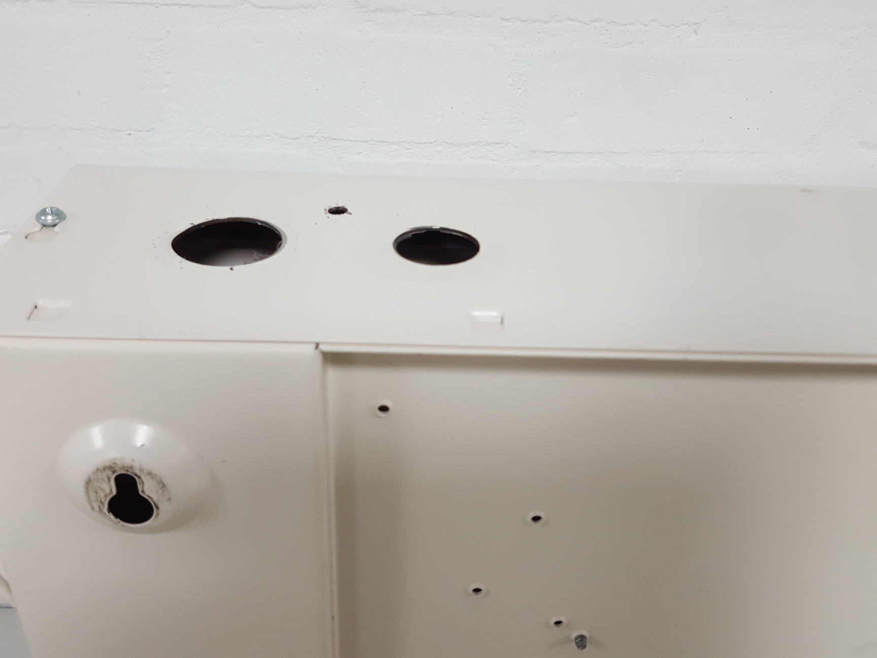 Image of Schneider SEA9BN4 Acti9 Isobar 4 Way TP Distribution Board DB Flow Water