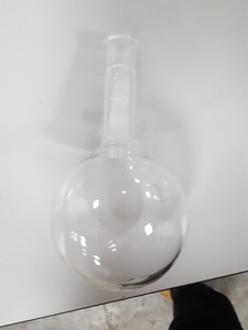 Thumbnail image of 18x Round Bottomed Boiling Flasks + Stoppers Lab Glassware