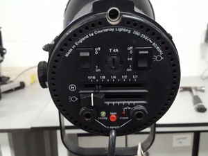 Thumbnail image of Courtenay Solapro 300 Studio Light With Stand