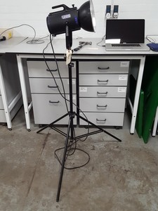 Thumbnail image of Courtenay Solapro 300 Studio Light With Stand