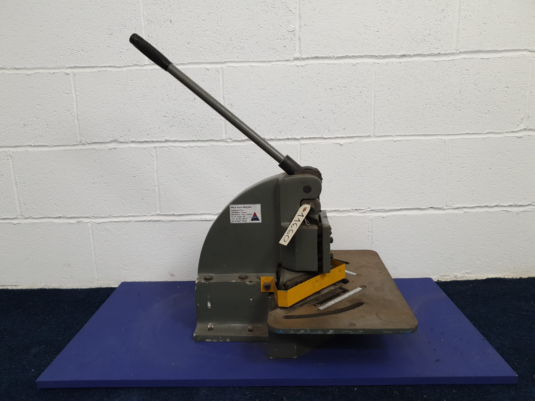 Image of CHESTER HN-4 Heavy Duty Guillotine Hand Corner Notcher Max Notch 152x152 mm 