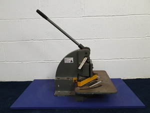 Thumbnail image of CHESTER HN-4 Heavy Duty Guillotine Hand Corner Notcher Max Notch 152x152 mm 