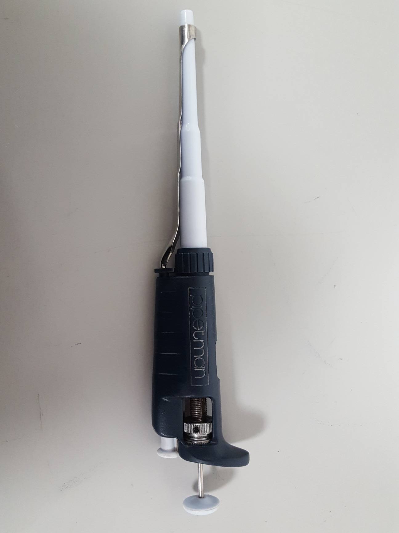 Image of Gilson Pipetman P1000 Blue Series Single Channel Pipette Lab