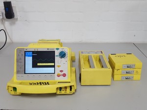 Thumbnail image of Marquette Hellige Responder 3000 Defibrillator Lab Equipment