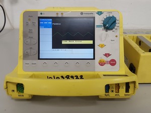 Thumbnail image of Marquette Hellige Responder 3000 Defibrillator Lab Equipment