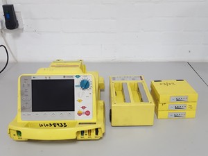 Thumbnail image of Marquette Hellige Responder 3000 Defibrillator Lab Equipment