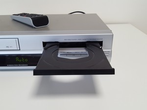 Thumbnail image of Toshiba SD-37VB Portable DVD / VHS Combination Player 