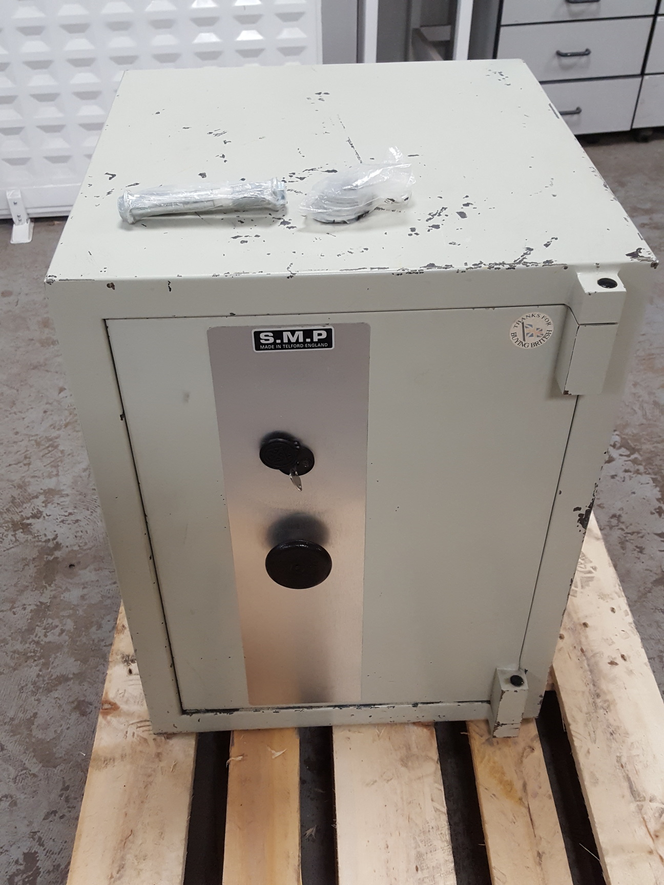 Image of SMP Security Products Briton Security Safe Cash Office + Key