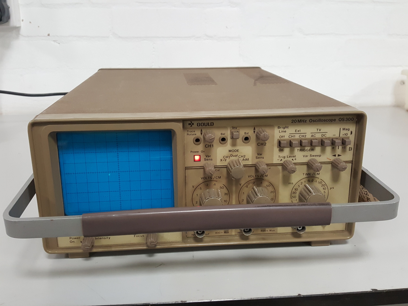 Gould OS300 20MHz Analog Oscilloscope Lab