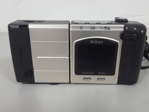 Thumbnail image of Nikon COOLPIX 900 1.2MP Digital Camera - Silver