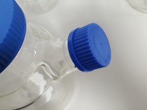 Thumbnail image of 8x Bellco 1000 mL 3-Neck Glass Spinner Flask With Terumo Syringe Without Needle