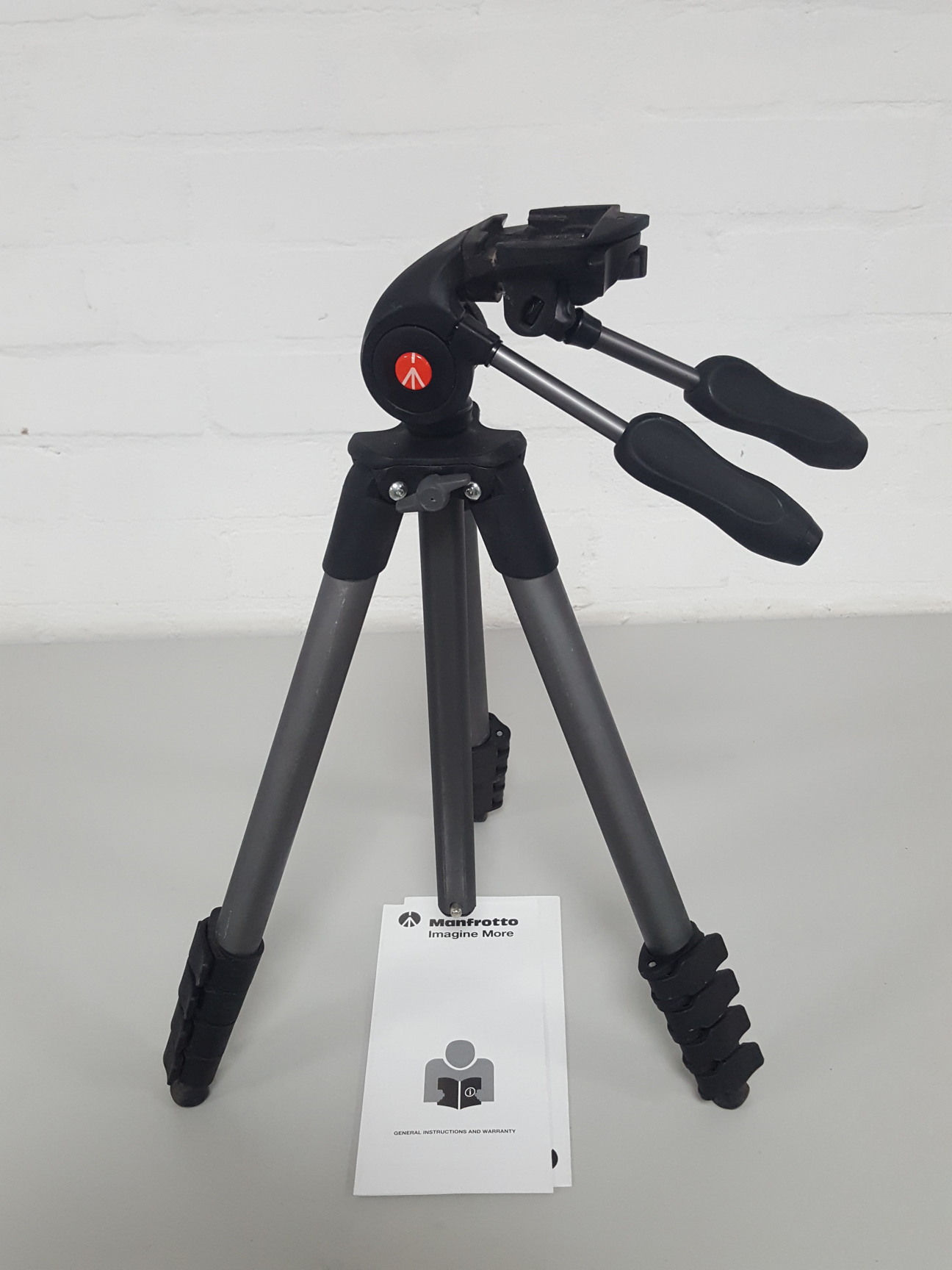 Image of Manfrotto MKCOMPACTADV-BK Compact Advanced Aluminum Camera Tripod 