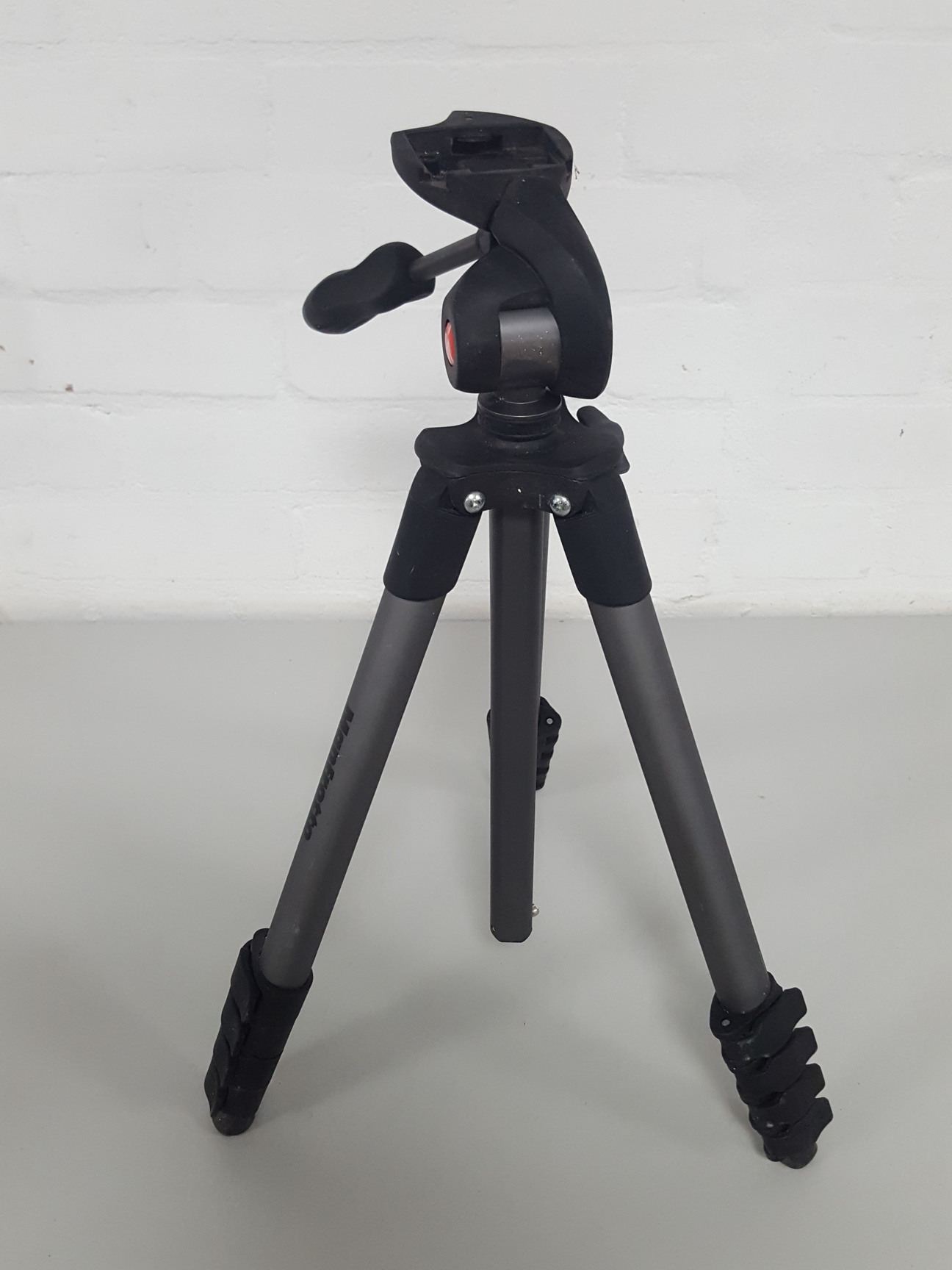 Image of Manfrotto MKCOMPACTADV-BK Compact Advanced Aluminum Camera Tripod 