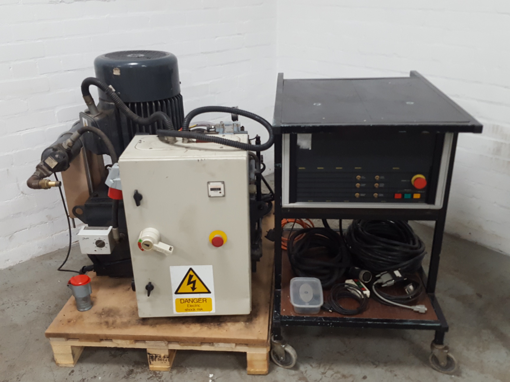 Image of Dartec Torsional Testing Machine w/ Hydraulic Pump & Controller Lab