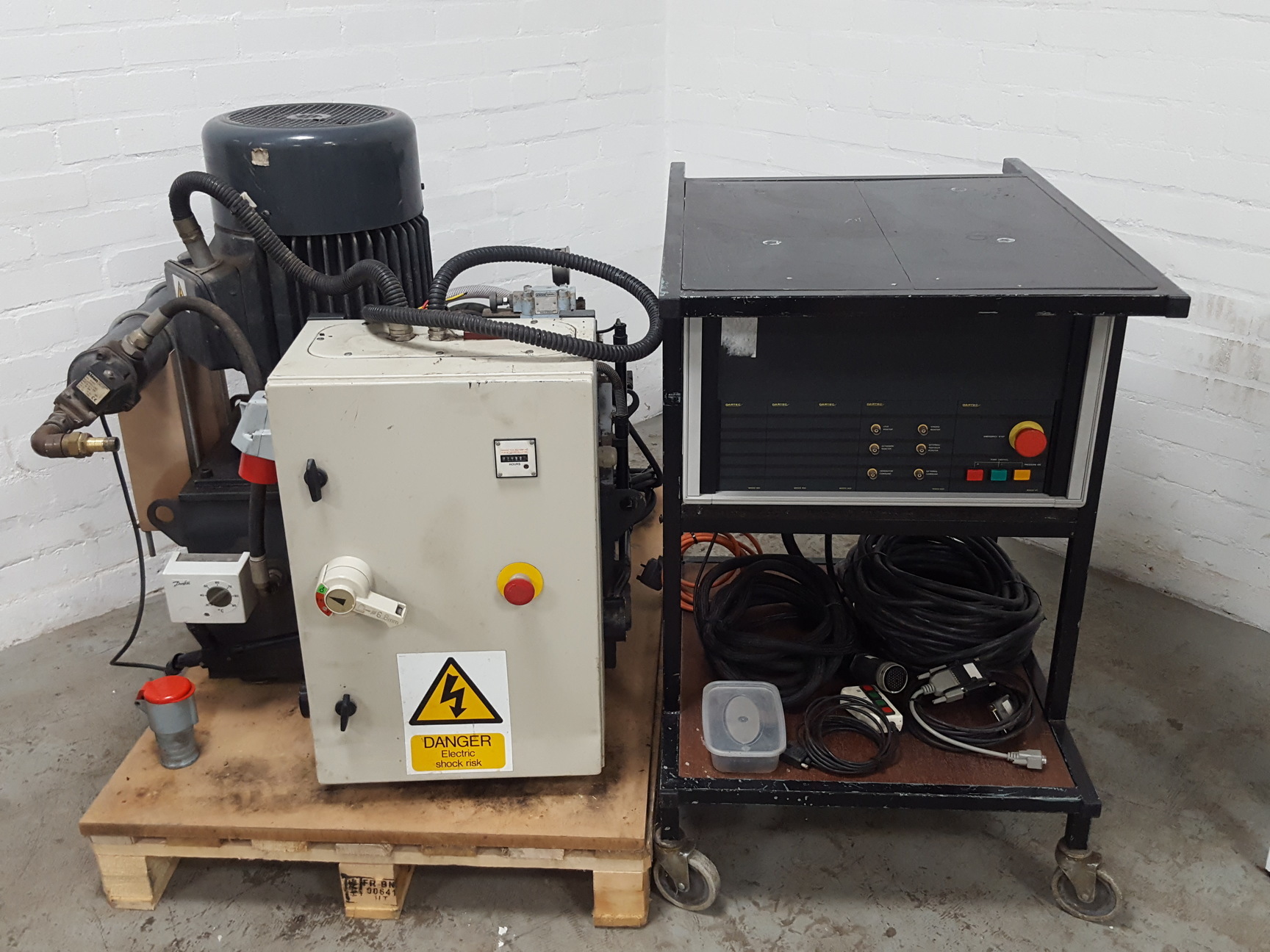 Image of Dartec Torsional Testing Machine w/ Hydraulic Pump & Controller Lab