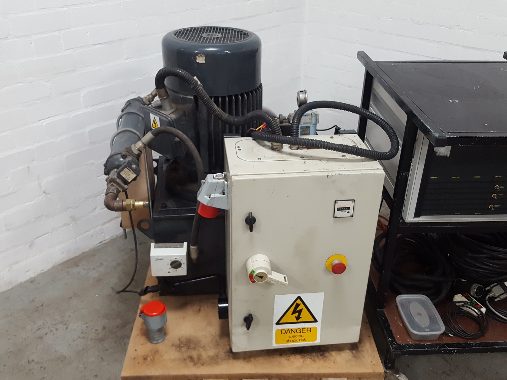 Image of Dartec Torsional Testing Machine w/ Hydraulic Pump & Controller Lab