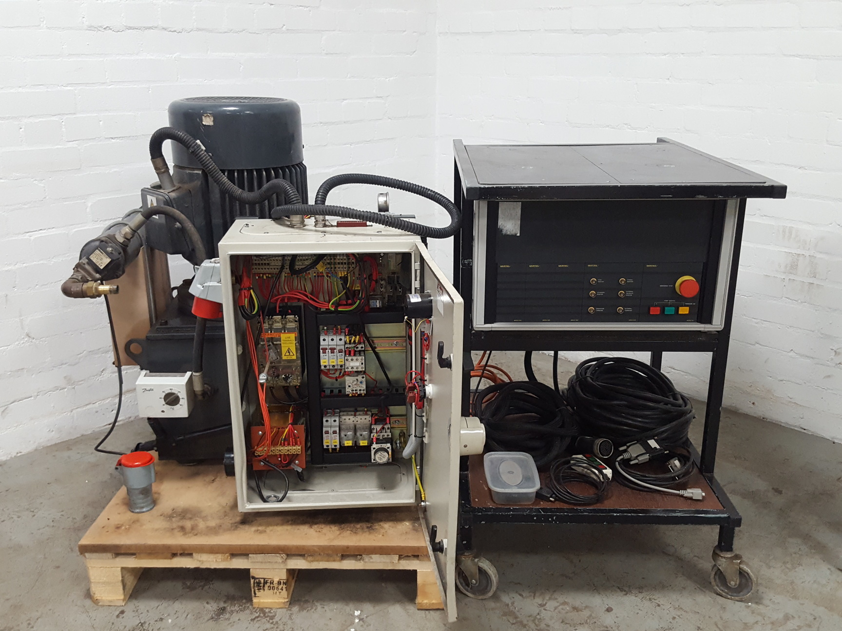 Image of Dartec Torsional Testing Machine w/ Hydraulic Pump & Controller Lab