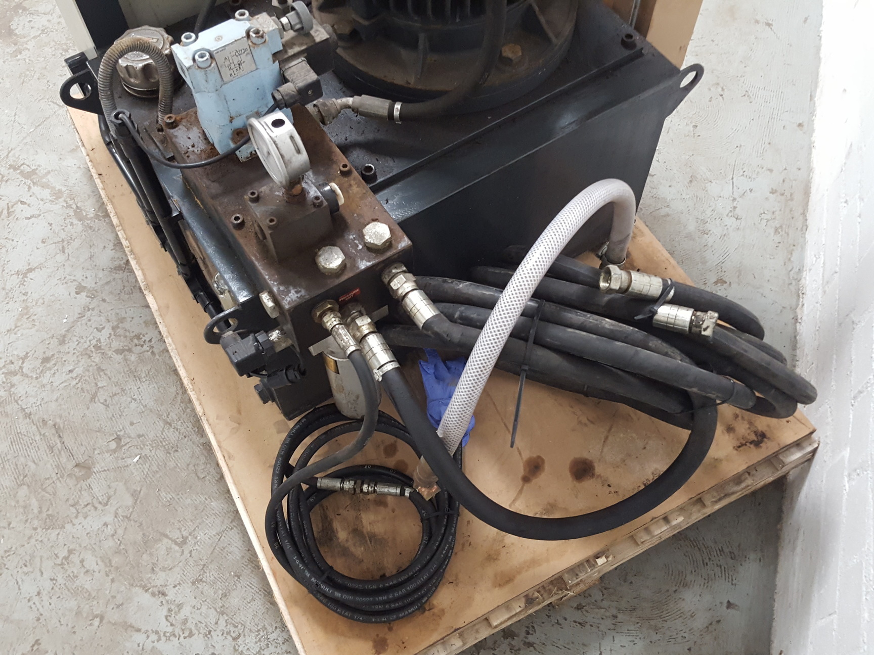 Image of Dartec Torsional Testing Machine w/ Hydraulic Pump & Controller Lab