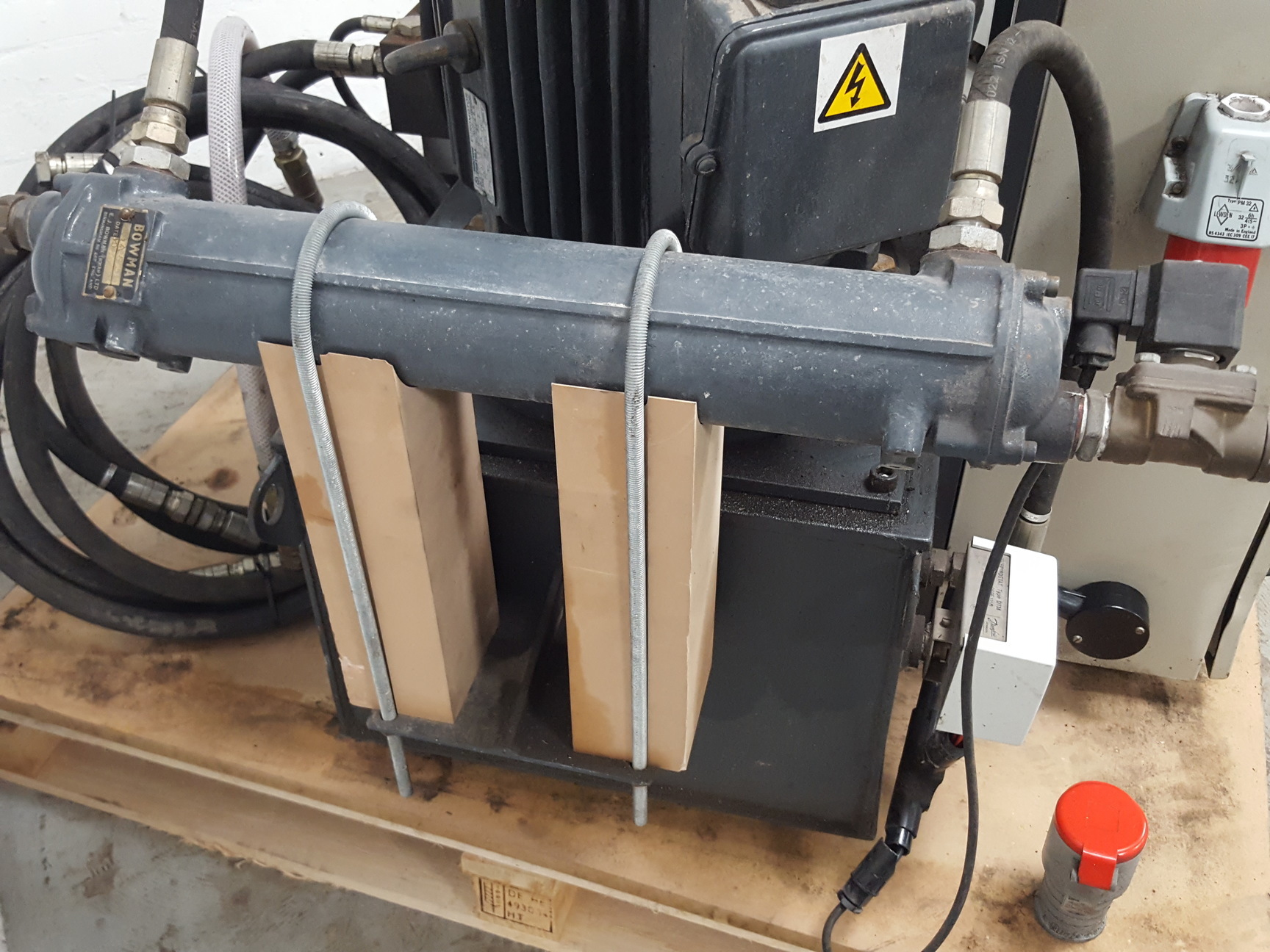 Image of Dartec Torsional Testing Machine w/ Hydraulic Pump & Controller Lab