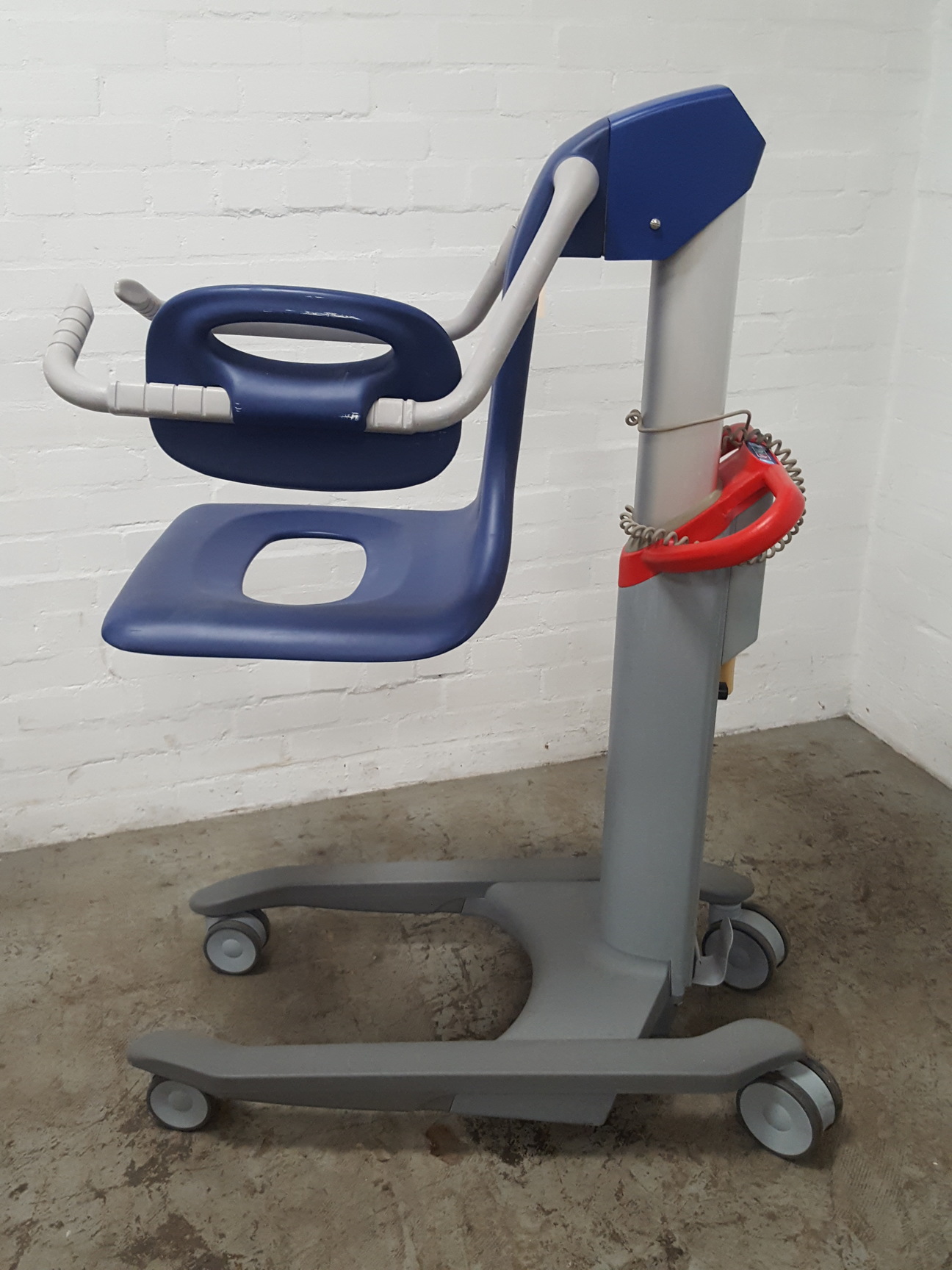 Arjo Alenti Model CDB 80XX HeightAdjustable Chair Mobility Aid Host