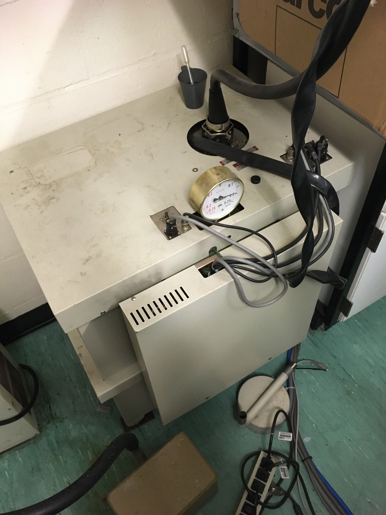 Image of JEOL JEM-1200EXII Electron Microscope TEM, Magnets, Compressor, Power Supply Lab