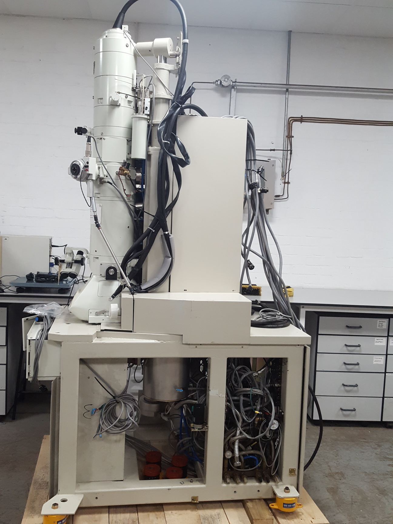 Image of JEOL JEM-1200EXII Electron Microscope TEM, Magnets, Compressor, Power Supply Lab