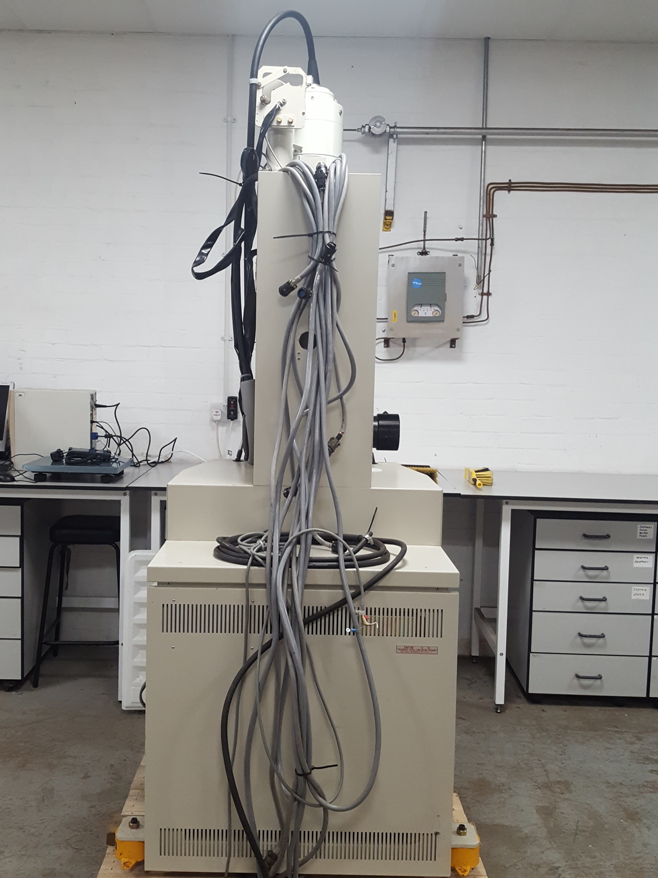 Image of JEOL JEM-1200EXII Electron Microscope TEM, Magnets, Compressor, Power Supply Lab