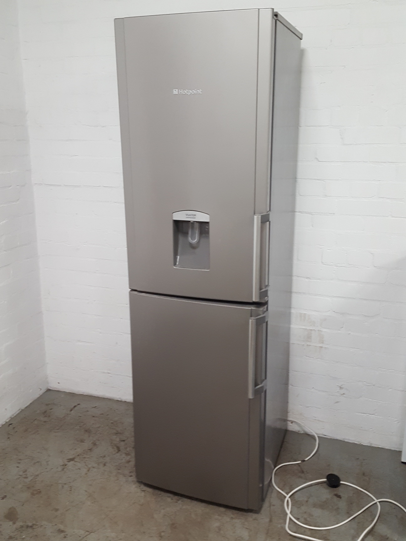 Hotpoint FFLAA58WDG Frost Free Fridge Freezer With Water Dispenser Silver