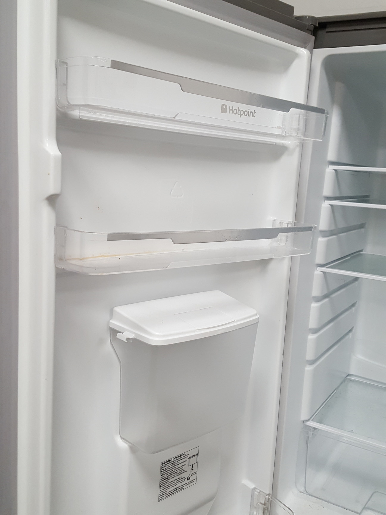 Hotpoint FFLAA58WDG Frost Free Fridge Freezer With Water Dispenser Silver