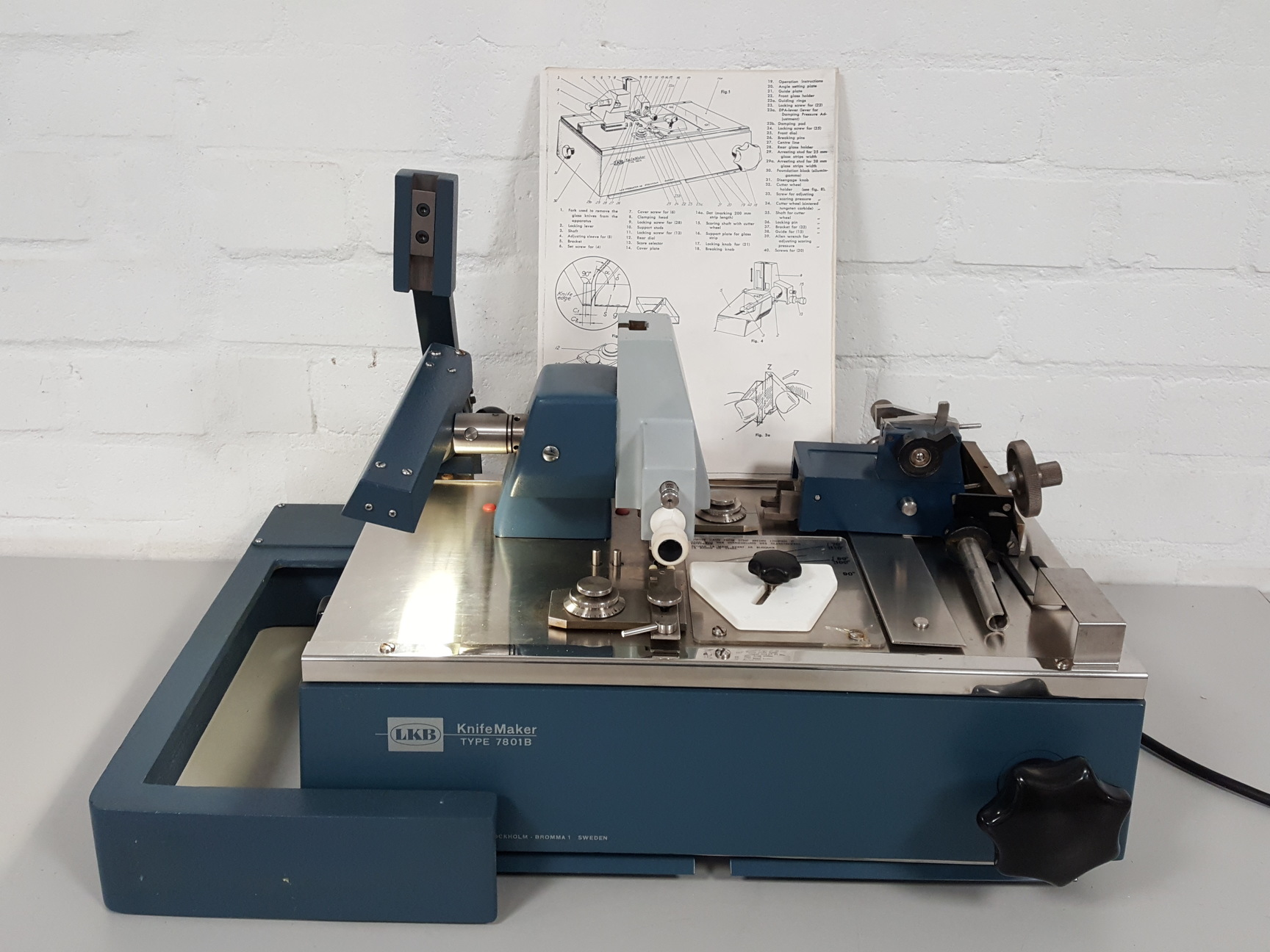LKB 7801B Glass Knife Maker With Glass Strips Lab