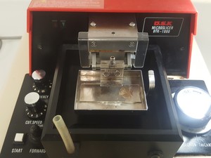 Thumbnail image of D.S.K DTK-1000 Microslicer Vibrating Blade Microtome Tissue Slicers Lab