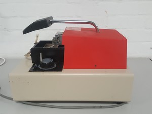 Thumbnail image of D.S.K DTK-1000 Microslicer Vibrating Blade Microtome Tissue Slicers Lab