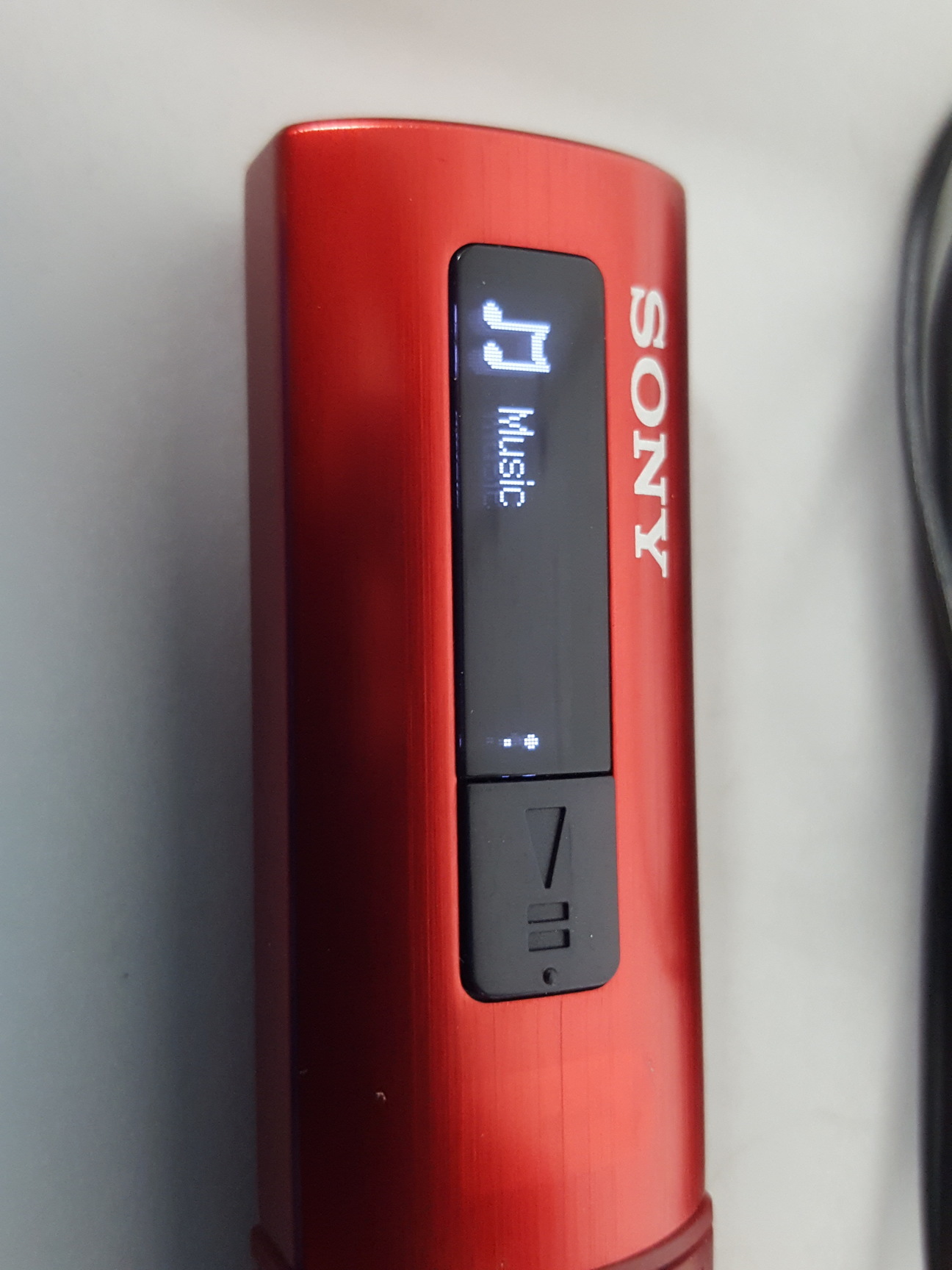 Image of 2x Sony Walkman NWZ-B183 With Built-in USB Mp3 Players Red & Blue Music