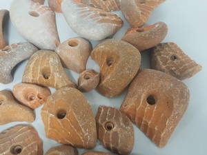 Thumbnail image of Lot of 25x Orange Bouldering / Rock Climbing Grips Hand / Foot 