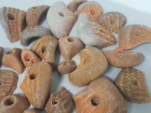 Thumbnail image of Lot of 25x Orange Bouldering / Rock Climbing Grips Hand / Foot 