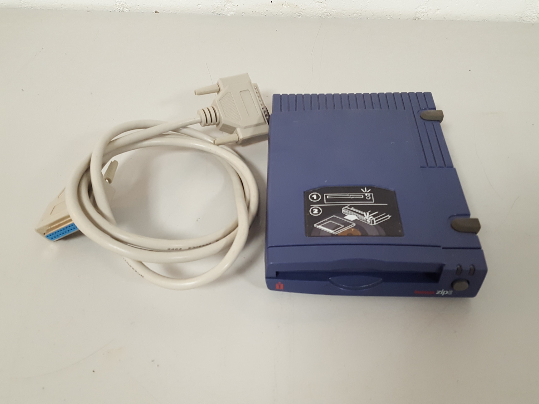 Image of Iomega Model Z100S2 ZIP3 Drive With Parallel External Cable 