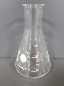 Thumbnail image of 26x Lab Conical Flasks Lab Glassware 6x 1000mL, 6x 500mL, 6x 250mL, 8x50mL