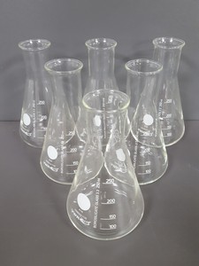 Thumbnail image of 26x Lab Conical Flasks Lab Glassware 6x 1000mL, 6x 500mL, 6x 250mL, 8x50mL