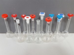 Thumbnail image of 135x Lab Glass Long Neck Volumetric Flasks 2000mL, 1000mL, Glassware 