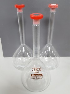 Thumbnail image of 135x Lab Glass Long Neck Volumetric Flasks 2000mL, 1000mL, Glassware 