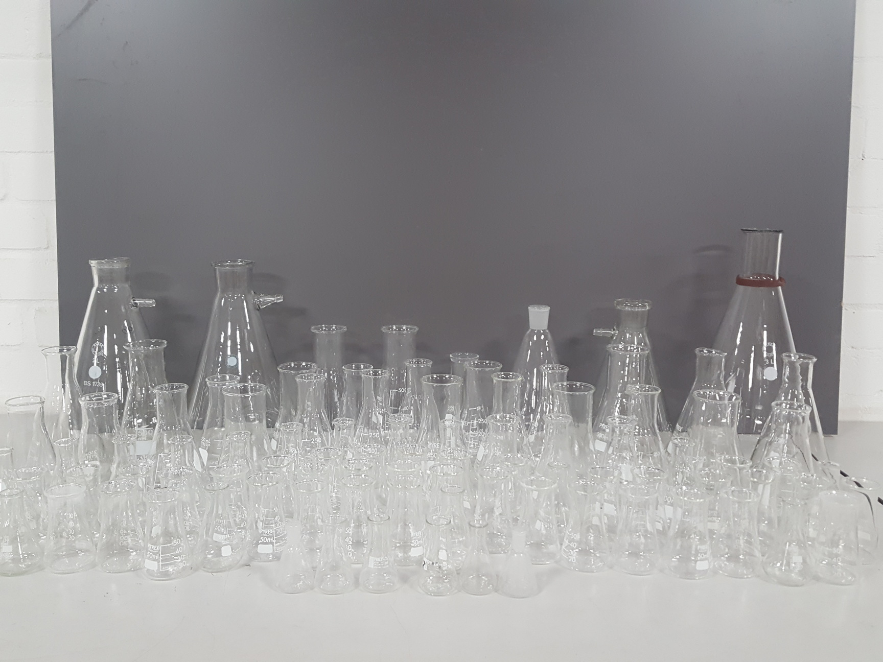 Image of 92x Conical Flasks Lab Glassware 3L, 2L, 1L, 500mL, 250mL, 100mL, 50mL, 25mL