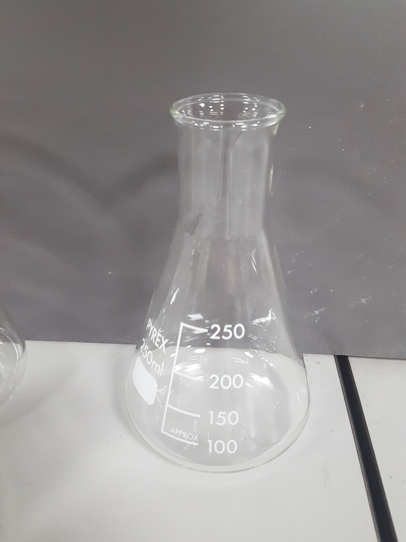 Image of 92x Conical Flasks Lab Glassware 3L, 2L, 1L, 500mL, 250mL, 100mL, 50mL, 25mL