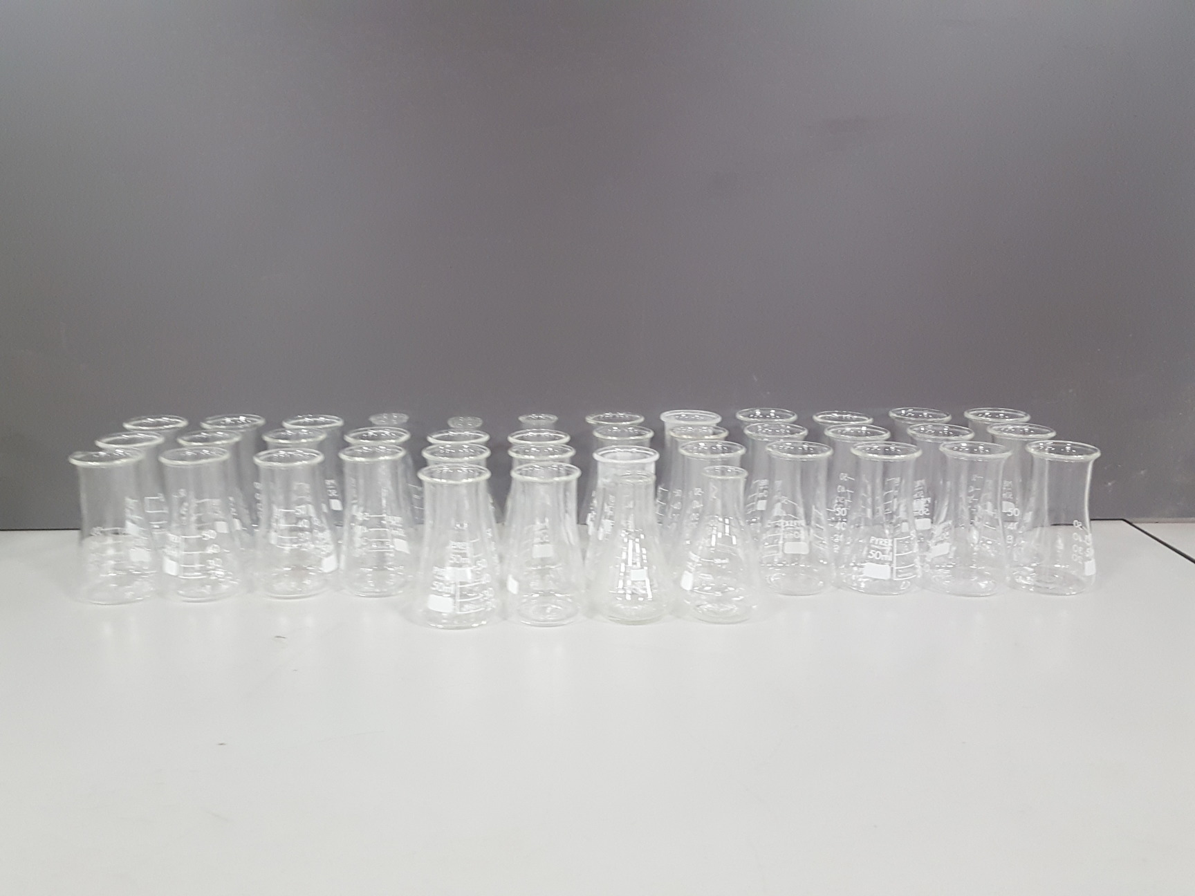 Image of 92x Conical Flasks Lab Glassware 3L, 2L, 1L, 500mL, 250mL, 100mL, 50mL, 25mL